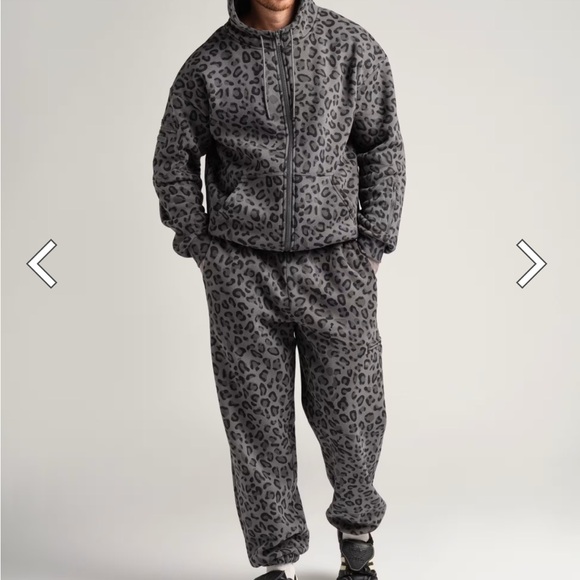 Comfrt Airplane Mode Zip-Up Hoodie and Joggers SET Panther Large - Picture 2 of 16